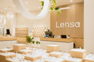 Lensa: 58 milioane lei și 10 magazine noi în prima jumătate din 2022