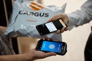 Creștere de 15% a volumelor de colete în weekendul de Black Friday, susținută de clienții internaționali și de vânzările din segmentul fashion