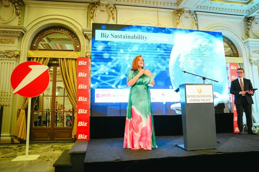 Marta Usurelu pe scena Biz Sustainability Awards