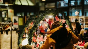 Fosta Casă de Modă Venus găzduiește Mozaic: un târg de Crăciun unic ce promovează cultura urbană, artizanatul și economia circulară