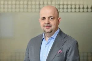 Performanțe record pentru Allianz-Țiriac în 2024: creștere de 20% pe segmentul asigurărilor de viață și sănătate și 1,6 miliarde de lei plătiți clienților de asigurări din România