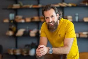 Sondaj tbi bank: Aproape 90% dintre români vor cheltui mai puțin sau cel mult la fel ca anul trecut pentru cumpărăturile de sărbători. 47% au mai puțin de 500 de lei disponibili